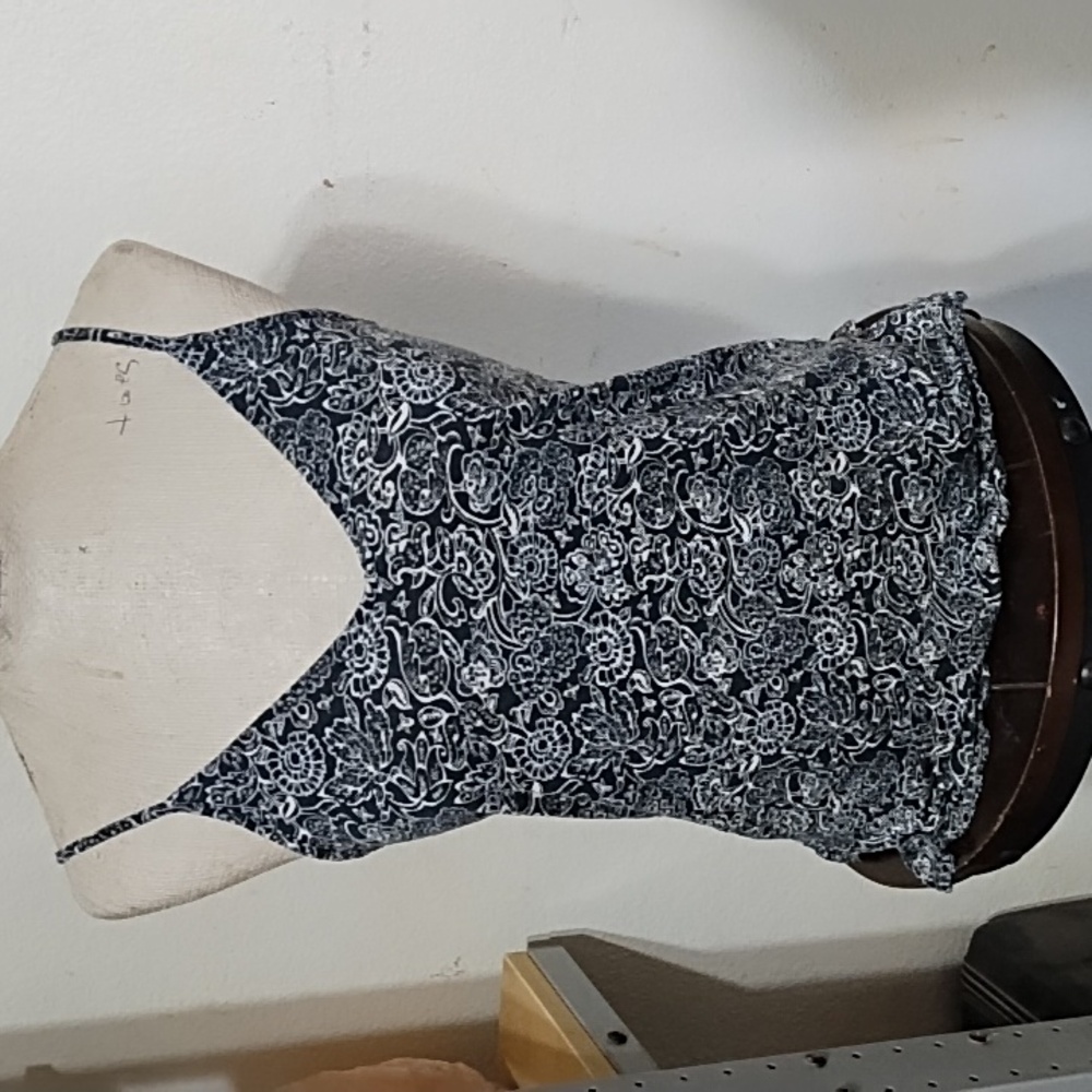 Womens Old Navy Floral Patterned Top Sz S/P Tank top Dark Color
